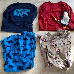 Boys Carter’s Fleece PJ bundle of 2 EUC